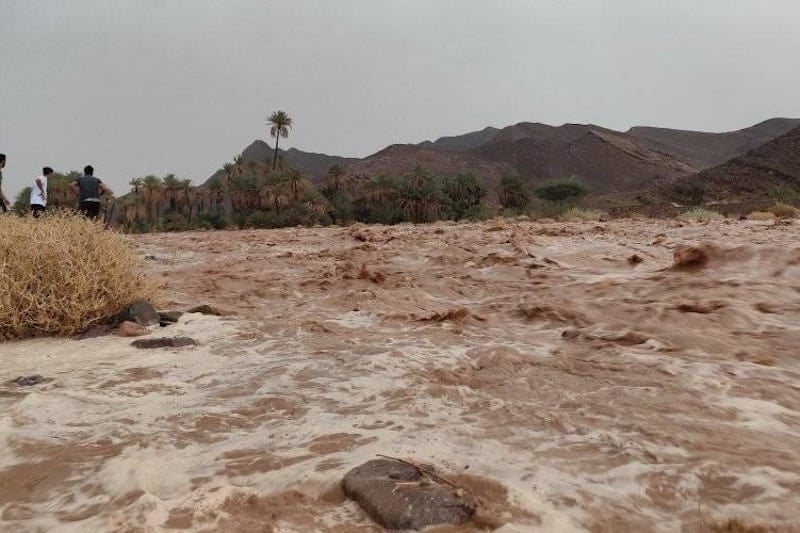 نشرة جوية إنذارية “حمراء” تحذر من أمطار قوية ورياح شديدة في عدة أقاليم بالمغرب